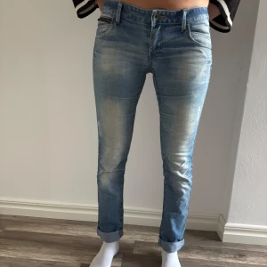 Jeans - Använt skick utan fläckar. Säljer då jag inte passar dom