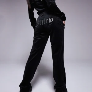 Juicy couture  - Säljer detta sett. Har använt ett fåtal gånger. Använder inte den så ofta därför säljer jag den. 