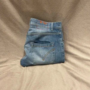 Dondup  - Dondup| storlek:31| skick: nyskick| modell: mius (slim fit)| nypris ca: 2899| vårt pris: 899kr| vid frågor ”kontakta” 📩
