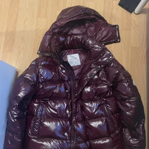 Moncler jacka - Moncler jacka till salu då jag använder den extremt sällan. 3 i storlek.