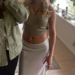 Topp  - Väldigt fin och somrig topp