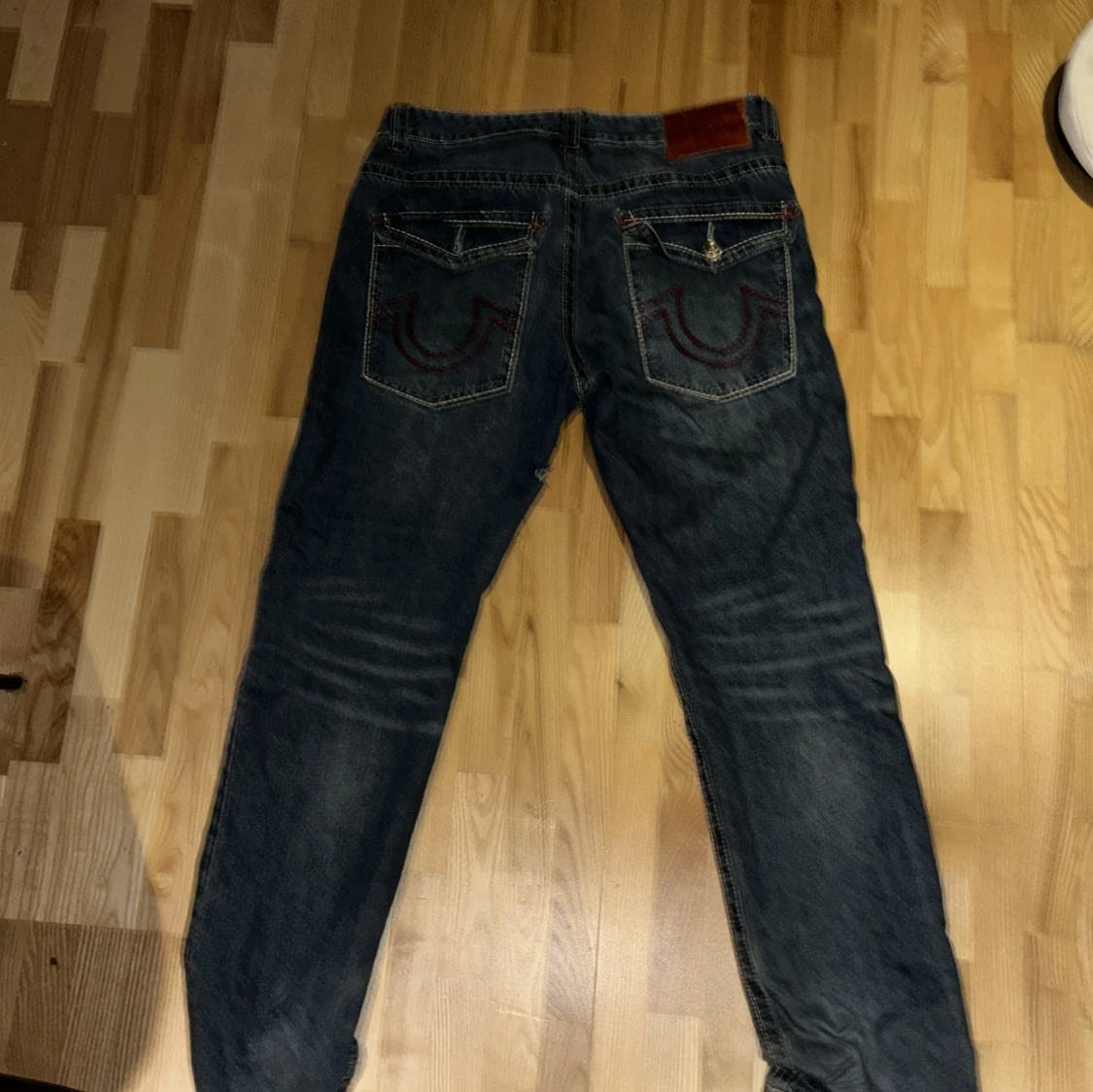 Blå Trueys med röd söm - 92