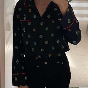 Skjorta från Kenzo HM i strl 34 - Skjorta från Kenzo HM i 100% silke 