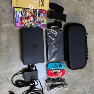 Nitendo Switch oled  - Nintendo Switch Oled,mario kart ingår och screen protector och lite mer grejer jag kan sänka priset och den är i nyskick  