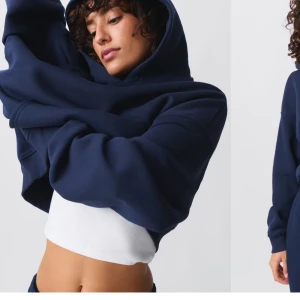 Hoodie - Säljer min hoodie från Gina då den inte passar💗 strl m men sitter som en s 