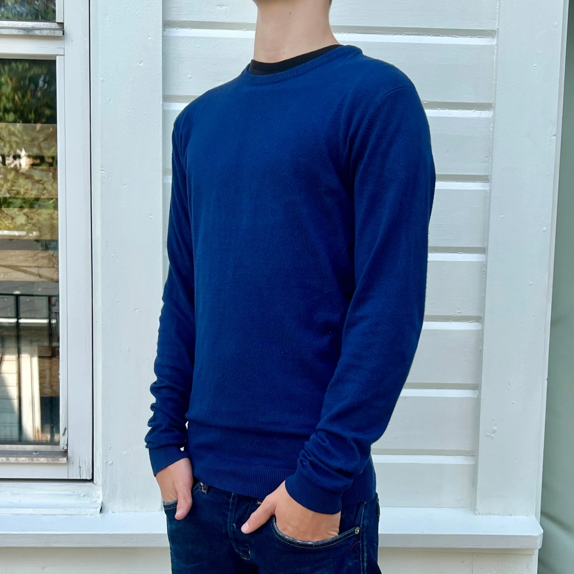 NERÖ STICKAD TRÖJA BLÅ