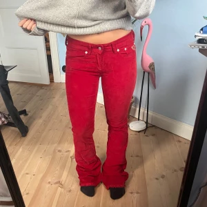 Så fina röda Lois jeans - Säljer nu ett par av mina älsklings jeans/byxor från Lois 😍😍