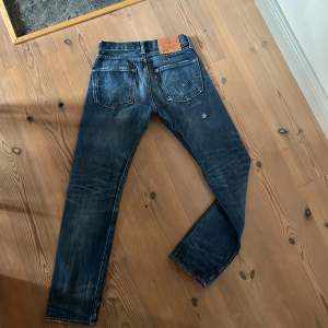 Snygga nästan oanvända jeans som jag nu säljer för att dom är för små. Fortfarande toppen skick!