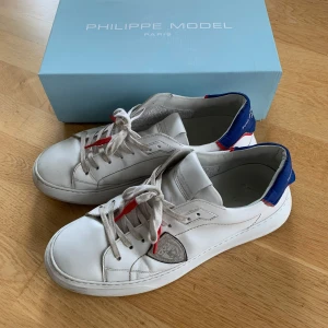 Philippe model, temle low - Skorna är använda lite då och då i somras och är i bra skick.