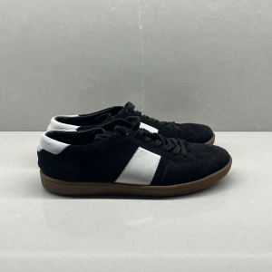 Saint Laurent Sl10 - Säljer dessa feta dojor, skorna är i bra skick, inget og ingår utom dojorna! Priset kan diskuteras