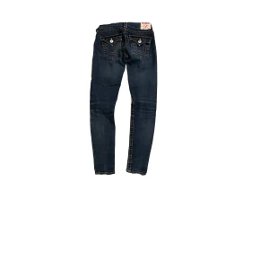 Lågmidjade True Religion Jeans  - Size 26 - Lågmidjade - Bra skick - Sy ut dom för ett perfekt par bootcut trues - Section Milly - Skriv Till Mig Ifall Du Har Frågor 🥰