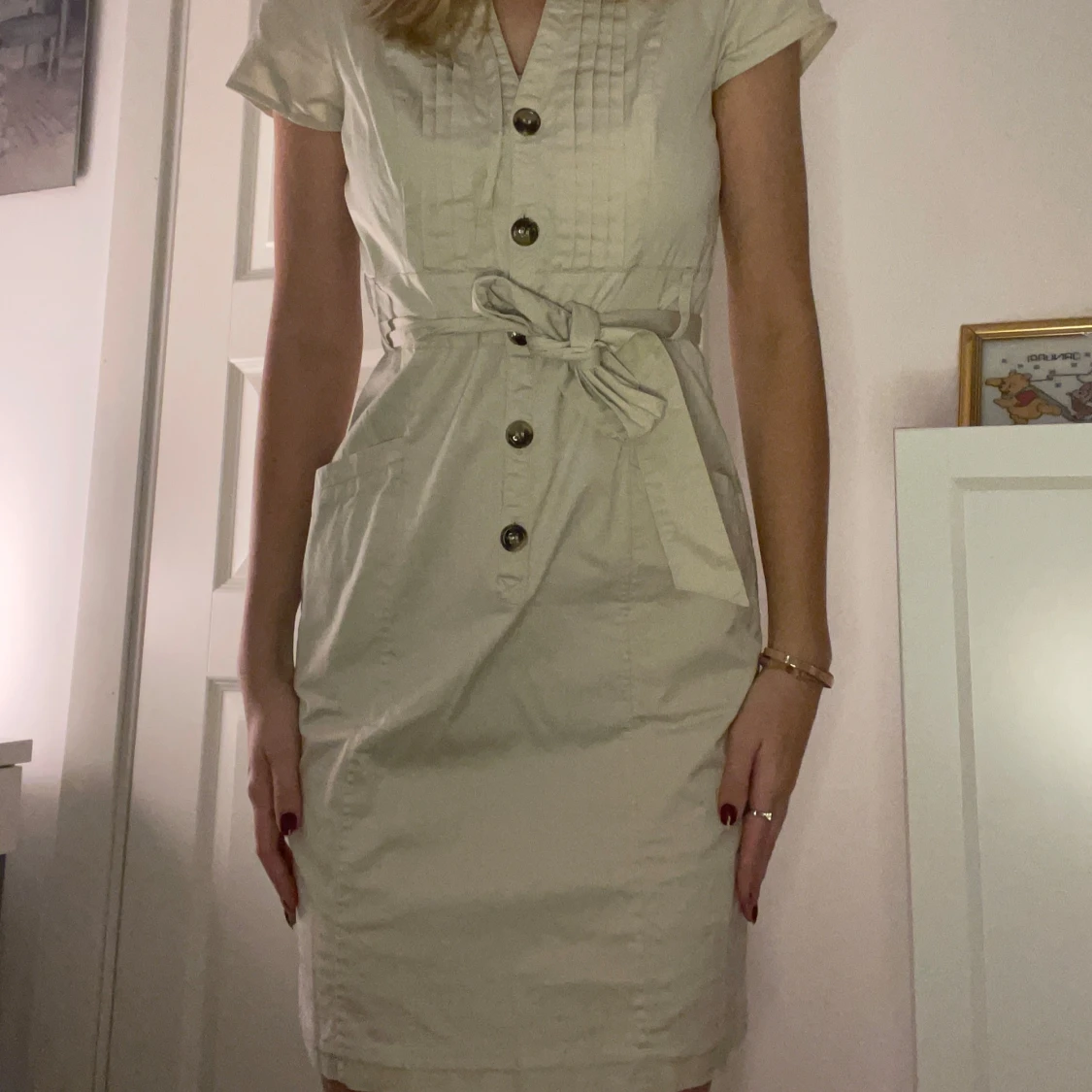 Klassisk söt beige klänning figursydd - 90