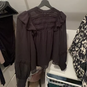 Blus - Blus ifrån en butik i polen. I storlek xs. Använt väldigt få gånger så fint skick.