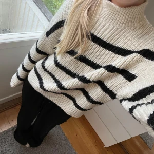 Stickad tröja hm - Stickad randig tröja från hm i strl s💕
