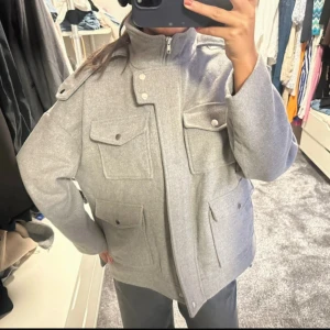 Grå superfin jacka - Grå superfin jacka perfekt till hösten & våren 🌟👍🏼