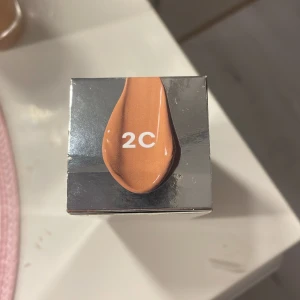 Oöppnad Caia foundation  - Caia foundation i färgen 2c, helt oöppnad. Original pris 295