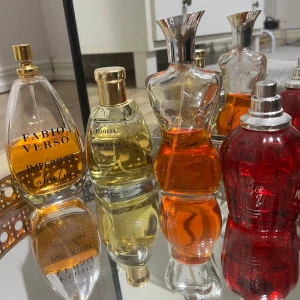 Parfym - 4 unika parfymer som användes lite då och då, svin goda men jag vill investera i några andra därav vill jag sälja dessa. Hör gärna av dig vid intresse.