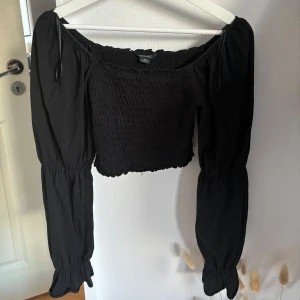 Svart blus  - Använd, men fint skick 