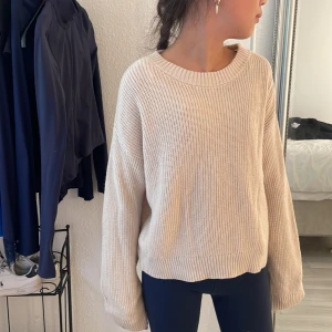 Stickat tröja  - Bra skick! Använt en gång!