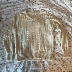 Stickad tröja  - Stickad tröja från Brandy Melville, bra skick!