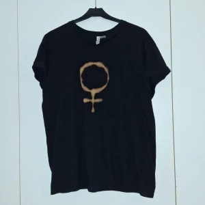 T-shirt - T-shirt i större modell 