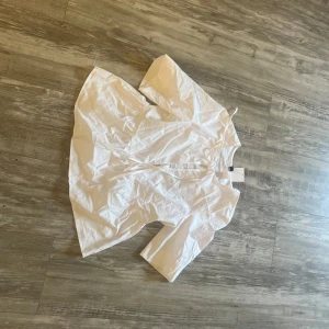 Vit blus hm - Från hm Storlek xxs  Färg vit 