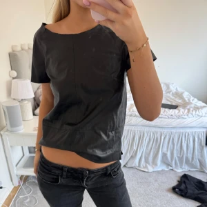 Skinn topp - Snygg skinn topp🩷