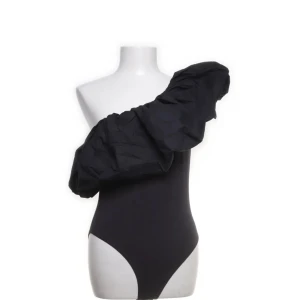 Snygg festbody  - Säljer en så snygg body som är perfekt till fest. Är i fint skick o inga defekter. Kom gärna med bud, är villig att diskutera priset!💘