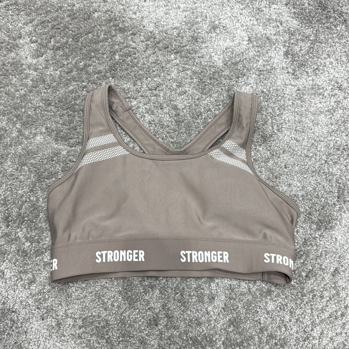 Beige sporttopp från Stronger
