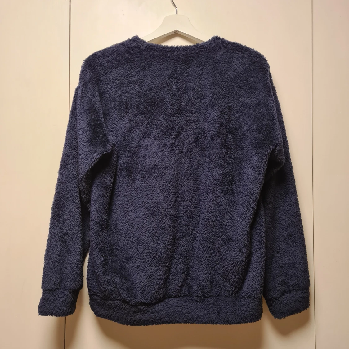 Mörkblå fluffig tröja från Uniqlo - 2
