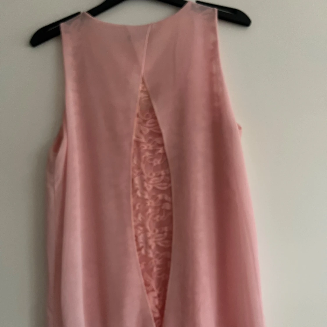 Rosa ärmlös topp från MyHailys - 2