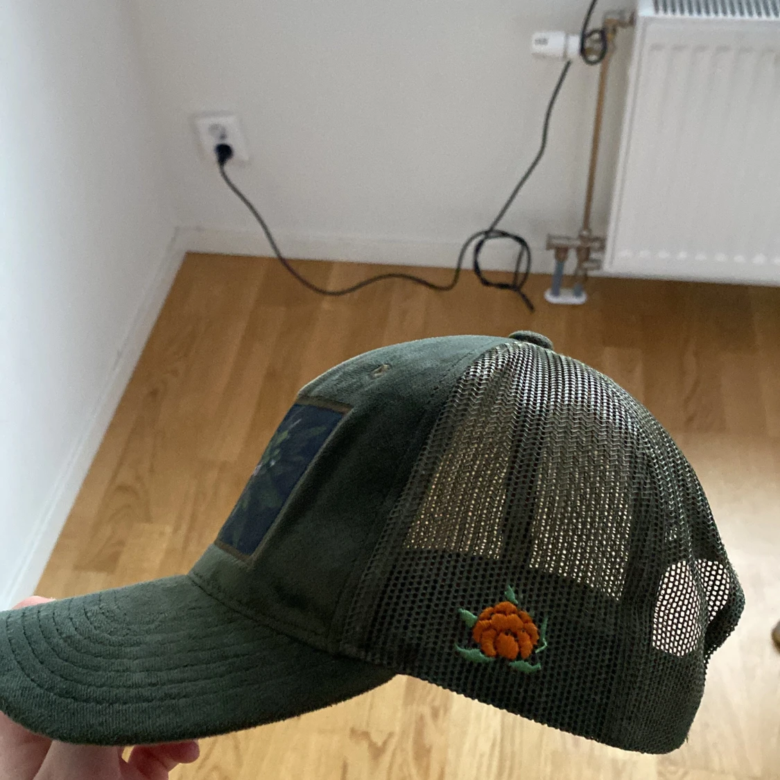 Säljer två kepsar tillsammans  - 1