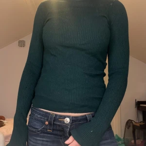 Polo tröja - Grön ribbad polo tröja från gina tricot i strl xs 💕