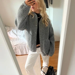 Grå jacka  - Super snygg trendig jacka (använd fåtal gånger)