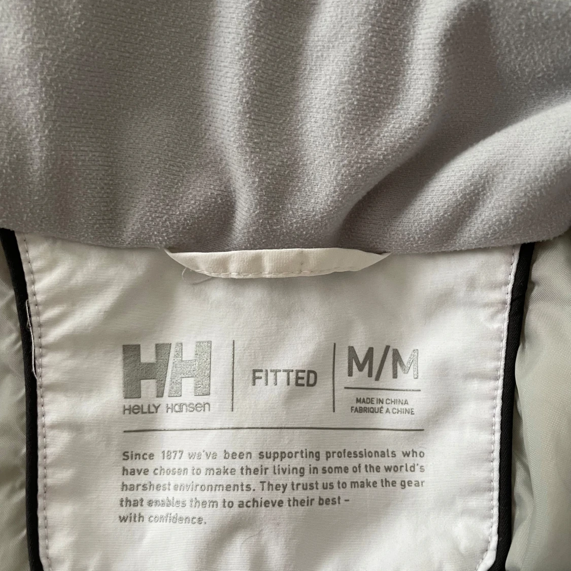 Vit damskidjacka från Helly Hansen, strl M - 4