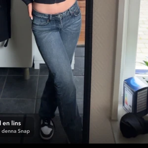 Zara jeans  - Sälj det dessa low waist jeans från Zara då jag inte använder dem längre. Använda väldigt lite så fortfarande fina. 