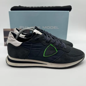 PHILIPPE MODEL TRPZ - Philippemodel TRPZ - Skick: 8,5/10 - Tillbehör: Enbart skorna - Storlek 42 sitter som 43 - Nypris ca 3700kr - Deluxecloset