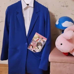 Blå kavaj  - Ljuvlig blå kavaj från stigbergstorgets secondhand. St 38 men mer som st 40. Perfekt till cosplay. Supermjuk. 150kr. Möts i Gbg. Ej frakt. Söker liknande kavaj. Söker rosa kanin. 