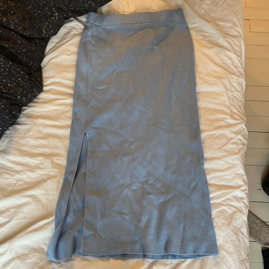 Blå ribbad kjol från H&M Divided