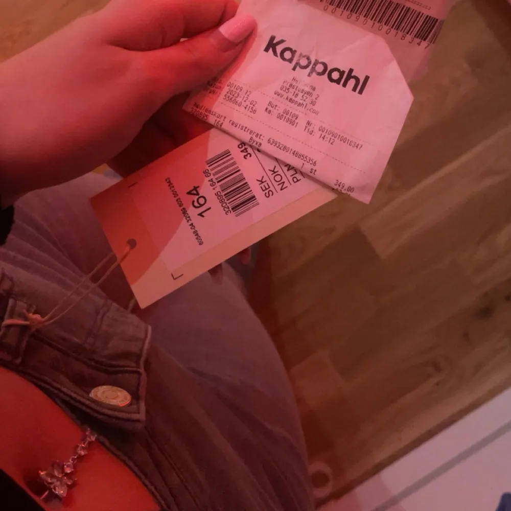 Oanvända bootcut jeans från Kappahl. Storlek 164. . Farkut & Housut.
