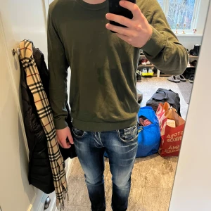 Mörkgrön Oscar Jacobsson tröja - En mörkgrön Oscar Jacobsson tröja som är i bra skick. Storlek S.