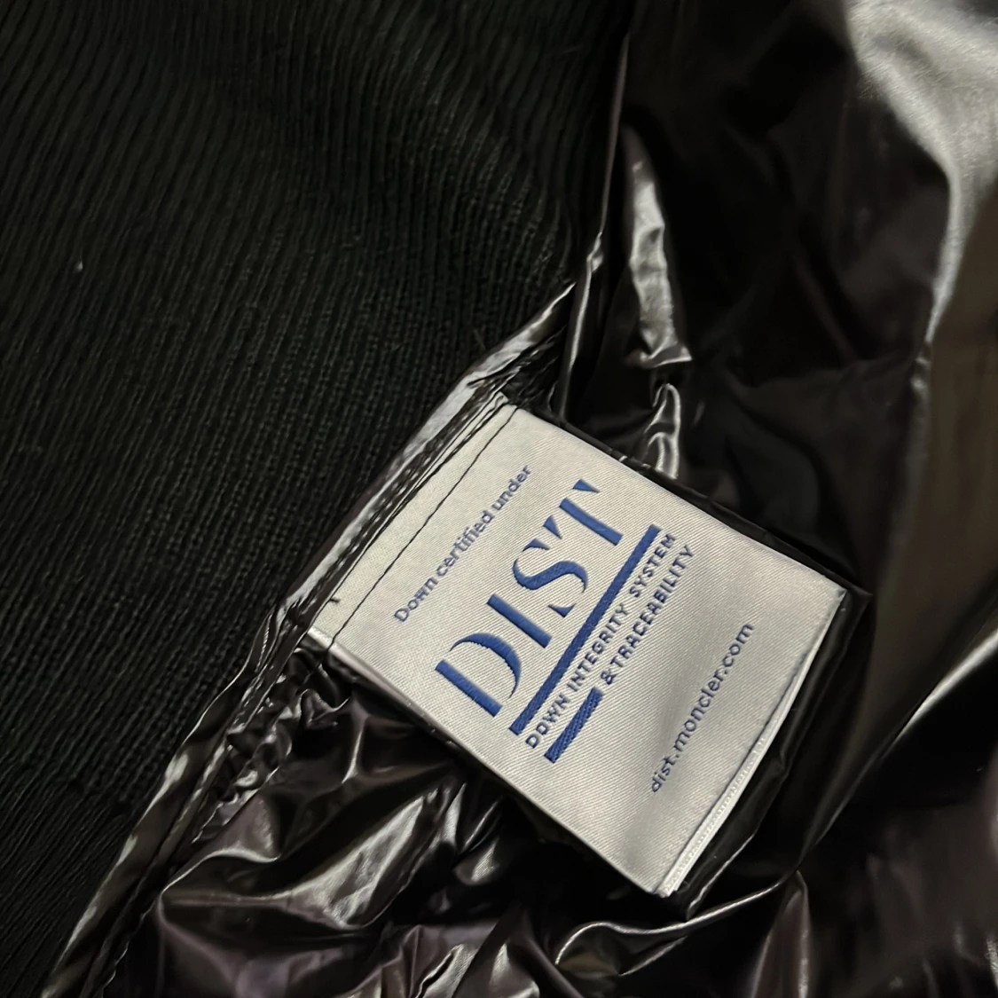 Svart dunjacka från Moncler - 2