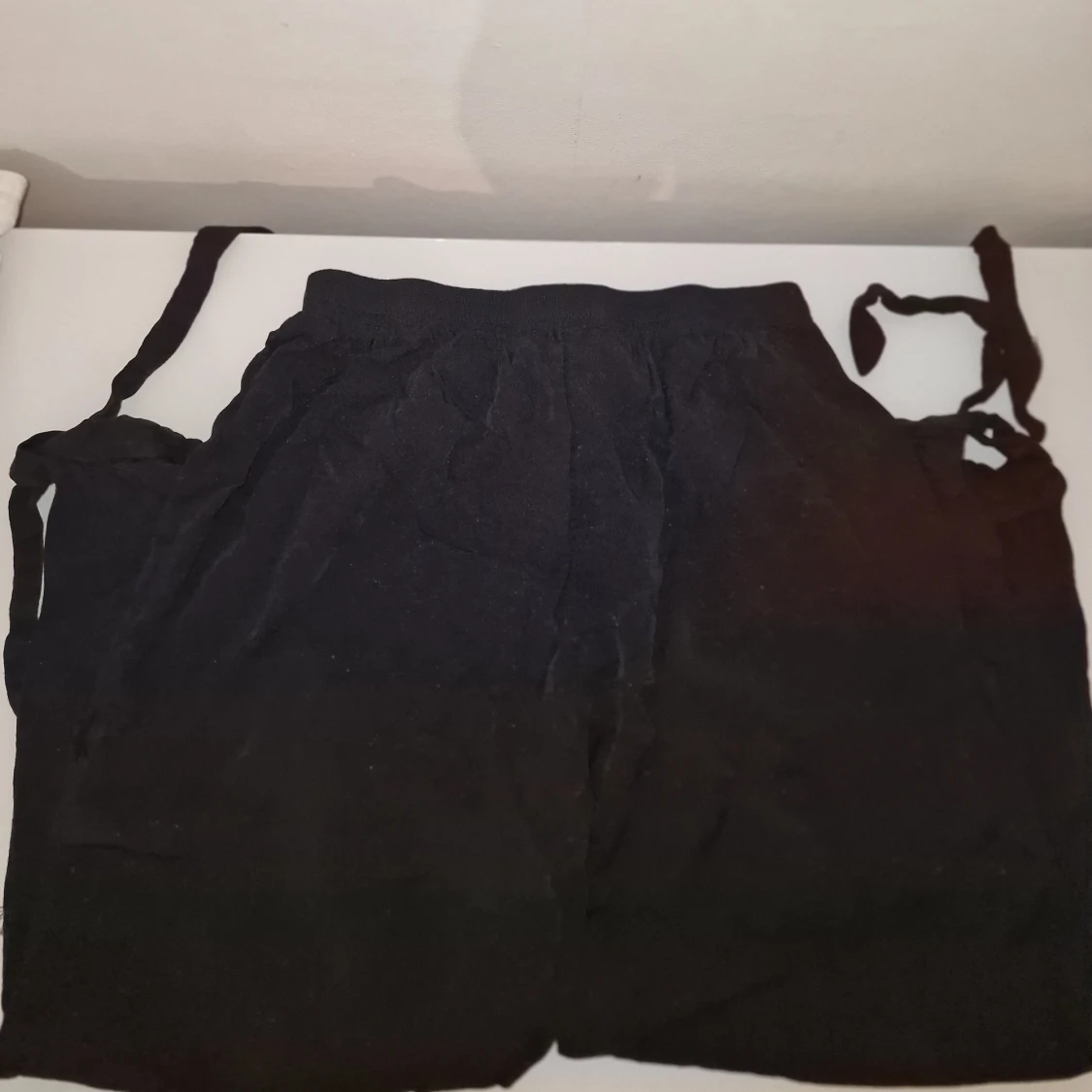 Svarta byxor med snörning - 2