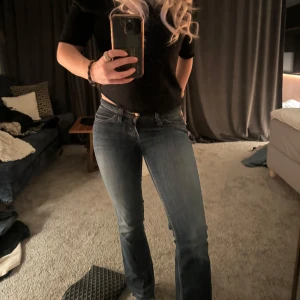 Levis jeans  - Raka blåa Levis jeans 