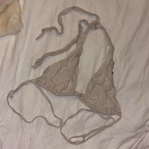 Nelly linne topp - Fin liten topp från Nelly i linne material och färg. Har används ett fåtal gånger. 