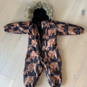 Reima overall oanvänd strl 92 - Oanvänd Reima overall i storlek 92. Från rökfritt och djurfritt hem. 