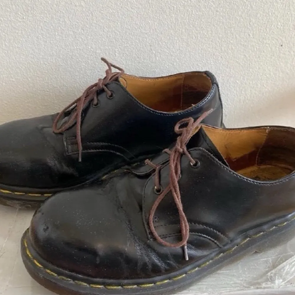 Låga Dr.Martens . Skor.