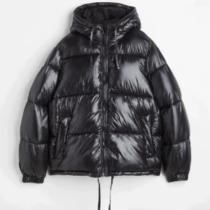 Hm jacka - Säljer denna fina vinterjackan från hm, väldigt fint skick❤️priset kan diskuteras vid snabb försäljning❤️