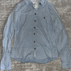 Shirt - Använd flera gången men mycket bra kvalitet så syns knappt