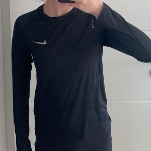 Nike träningströja - Träningströja från Nike, använd. 🖤